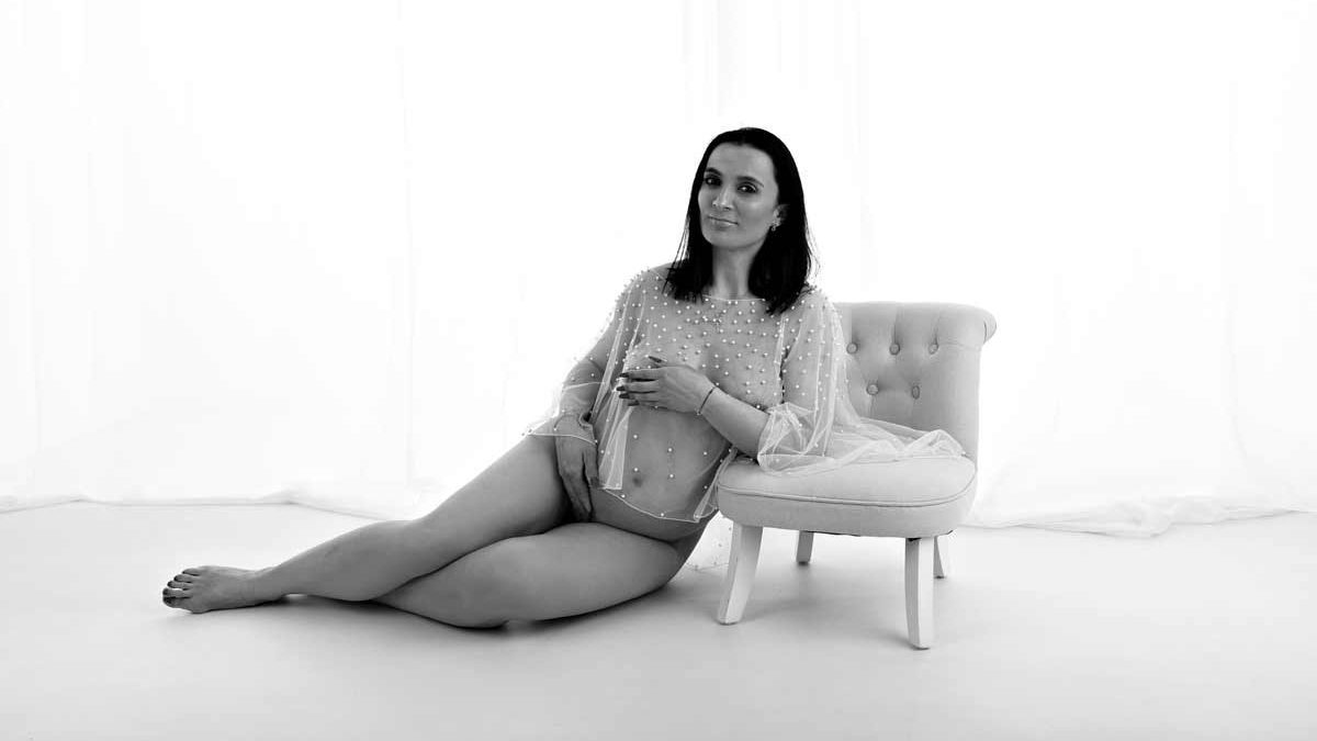 schwangerschaft-fotoshooting-muenchen-bilder-schwarz-weiss