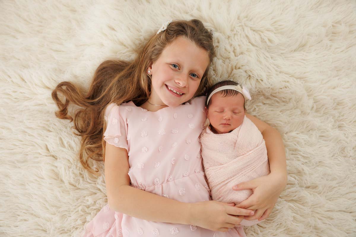 babyshooting-mit-geschwister-muenchen