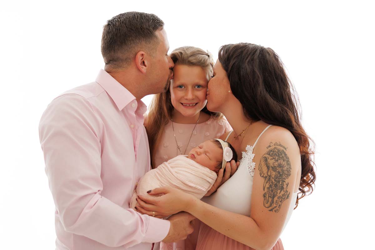 familienfoto-mit-neugeborenem-muenchen