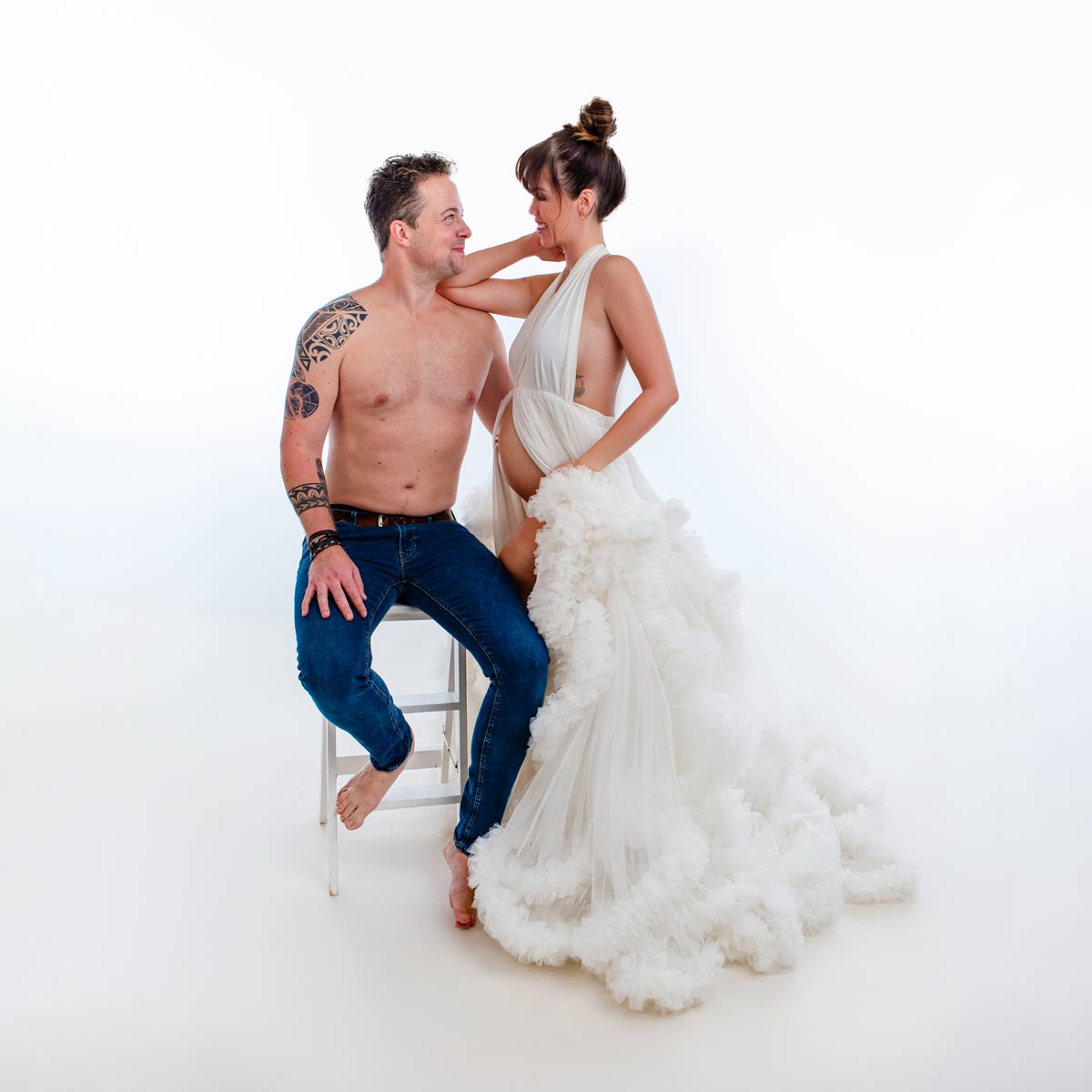 schwangerschaft-shooting-mit-partner-fotostudio