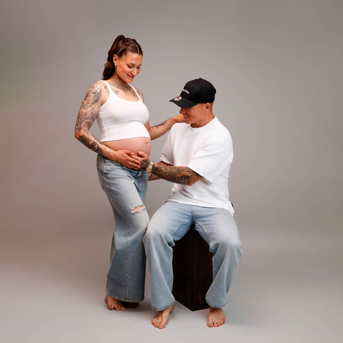 schwangerschaft-fotoshooting-mit-partner-muenchen